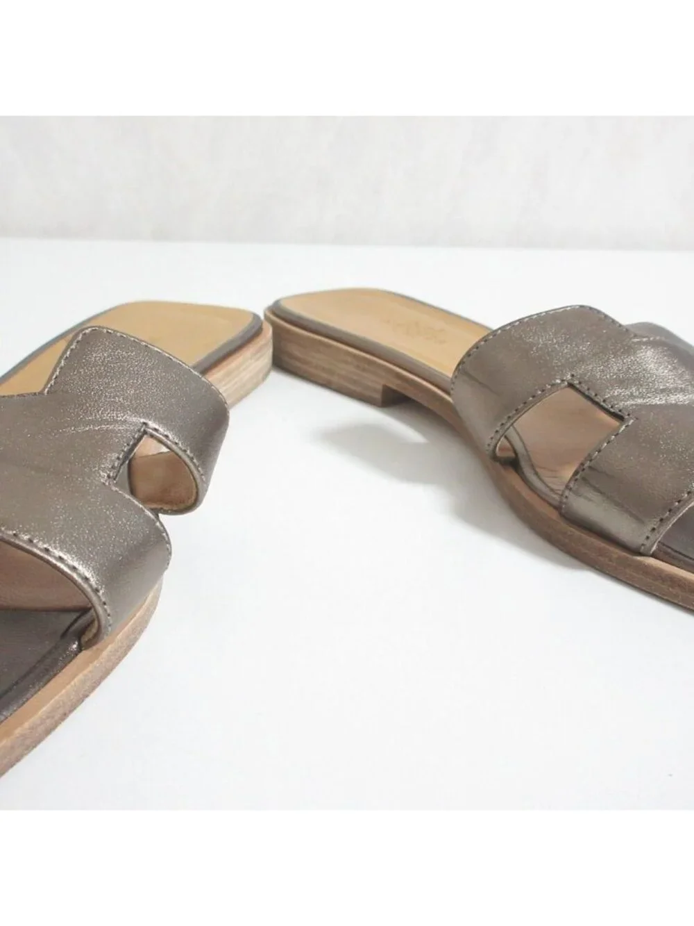 Hermes Oran Leather Flat Sandals Blanc